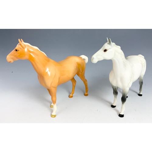 135 - BESWICK MODELS OF A GREY & PALOMINO HORSES