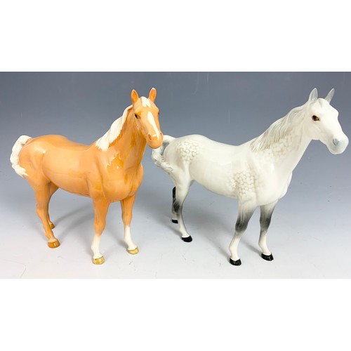 135 - BESWICK MODELS OF A GREY & PALOMINO HORSES