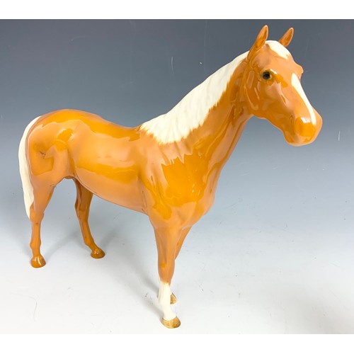 137 - LARGE BESWICK  MODELS OF PALOMINO & BAY HORSES 29.5cm TALL