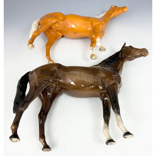 137 - LARGE BESWICK  MODELS OF PALOMINO & BAY HORSES 29.5cm TALL