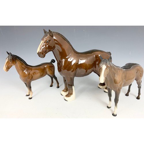 136 - LARGE BESWICK MODEL OF A SHIRE HORSE 27cm TALL &  2 BESWICK BAY HORSES