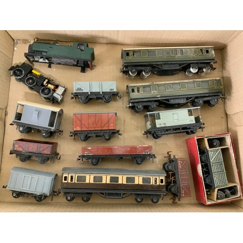 409 - COLLECTION OF MOSTLY VINTAGE TTR TINPLATE MODEL RAILWAY,