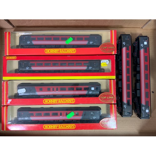 440 - HORNBY 4 BOXED MK2 COACHES IN VT LIVERY : R4087, 4087A, 4086A & 4086E, PLUS U/B FO & SO