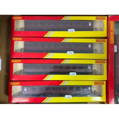 441 - HORNBY, 4 BOXED NEW RAILROAD SERIES LM MAROON MK1 COACHES, PLUS 6 HORNBY TRIANG MK1 & 2 X TPO.