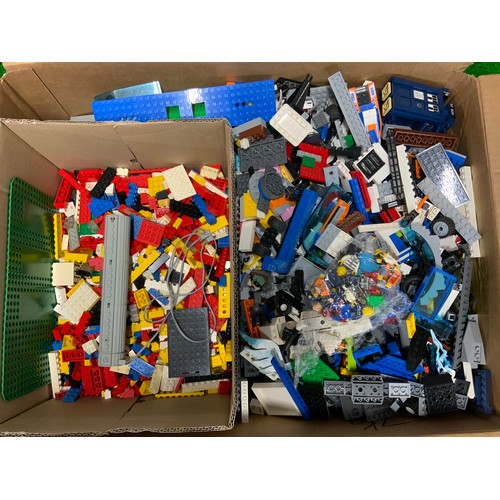 46 - LARGE QUANTITY OF MIXED LEGO