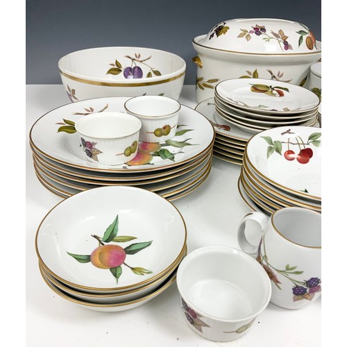 215 - LARGE QUANTITY OF ROYAL WORESTER EVESHAM TABLEWARE INC LARGE FRUIT BOWL TUREEN ETC