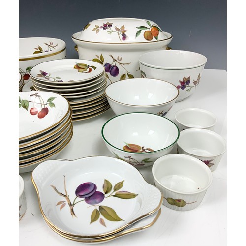 215 - LARGE QUANTITY OF ROYAL WORESTER EVESHAM TABLEWARE INC LARGE FRUIT BOWL TUREEN ETC