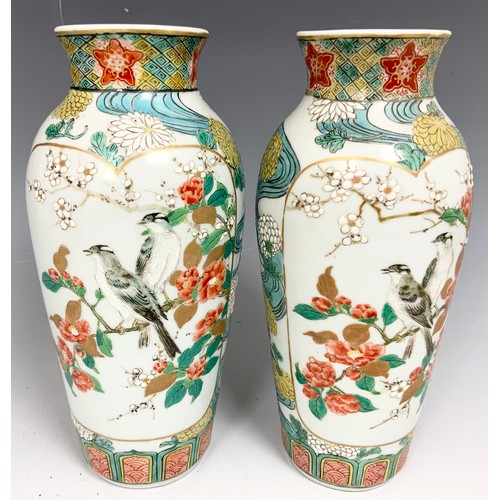 225 - PAIR OF ORIENTAL  VASES & A ORIENTAL VASE 32cm TALL