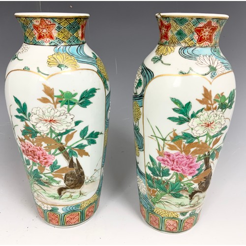 225 - PAIR OF ORIENTAL  VASES & A ORIENTAL VASE 32cm TALL