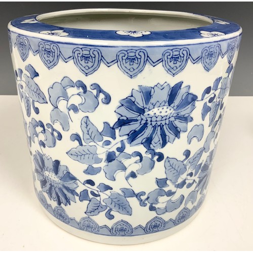 226 - ORIENTAL GINGER JAR & COVER WITH A ORIENTAL STYLE BLUE& WHITE  JARDINIERE