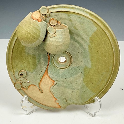 242 - 2 VINTAGE RETRO STUDIO POTTERY LIGHT GREEN CIRCULAR WALL POCKETS