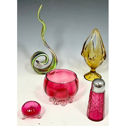 264 - LARGE AND SMALL CRANBERRY GLASS BON BON DISHES, A SUGAR SHAKER AND 2 OTHER ART GLASS PIECES