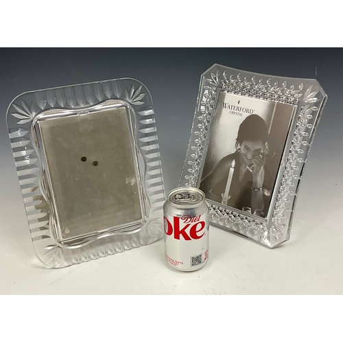 275 - WATERFORD CRYSTAL ‘PORTRAITS’ GLASS PHOTO FRAME APPROX. 22 X 27 cm WITH CLOTH BAG TOGETHER WITH ONE ... 