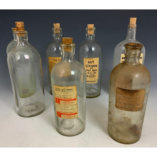 322 - QUANTITY OF LARGE CHEMIST / APOTHECARY BOTTLES MANY WITH LABELS TALLEST 36cm ADISED FROM MANDERS CHE... 