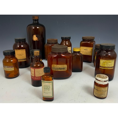 318 - COLLECTION OF BLUE & BROWN GLASS CHEMIST / APOTHECARY BOTTLES/ JARS ADVISED FROM MANDRRS CHEMIST MAL... 