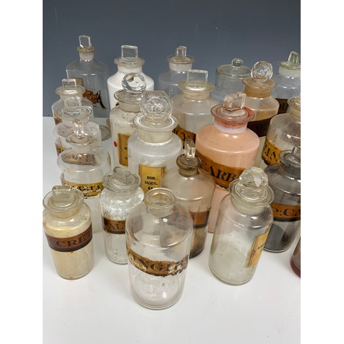 316 - COLLECTION OF VINTAGE/ ANTIQUE CHEMIST JARS & BOTTLES ADVISED FROM MANDERS CHEMIST MALVERN