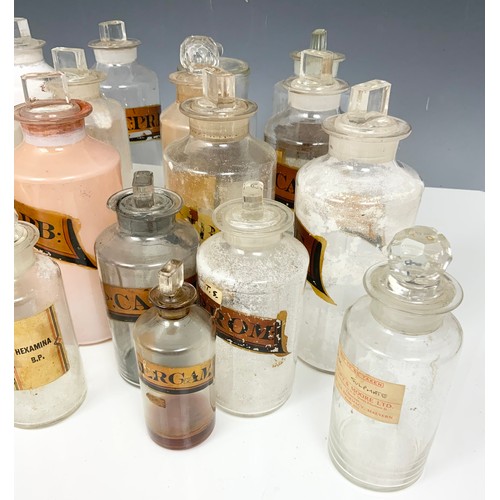 316 - COLLECTION OF VINTAGE/ ANTIQUE CHEMIST JARS & BOTTLES ADVISED FROM MANDERS CHEMIST MALVERN