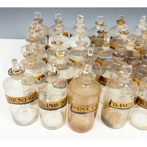 314 - LARGE QUANTITY OF CHEMIST / APOTHECARY JARS MANY WITH LABEL & STOPPERS ADVISED FROM MANDERS CHEMIST ... 