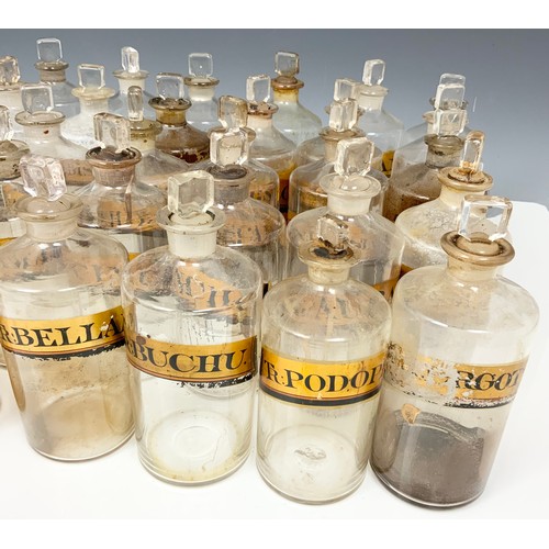 314 - LARGE QUANTITY OF CHEMIST / APOTHECARY JARS MANY WITH LABEL & STOPPERS ADVISED FROM MANDERS CHEMIST ... 