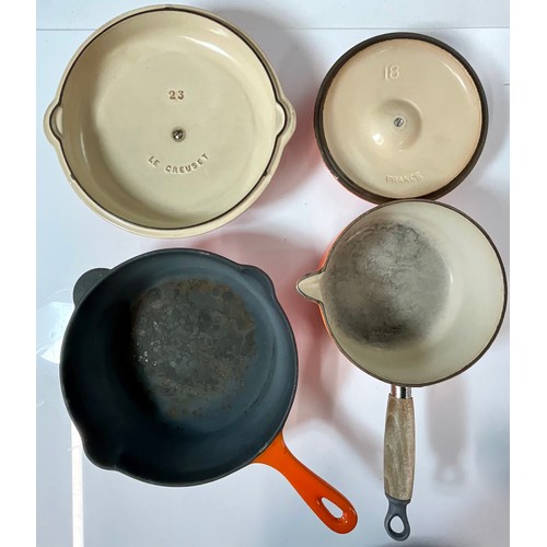 358 - LE CRUESET BURNT ORANGE, 2 CASSEROLE DISHES, 2 SAUCEPANS AND A KETTLE