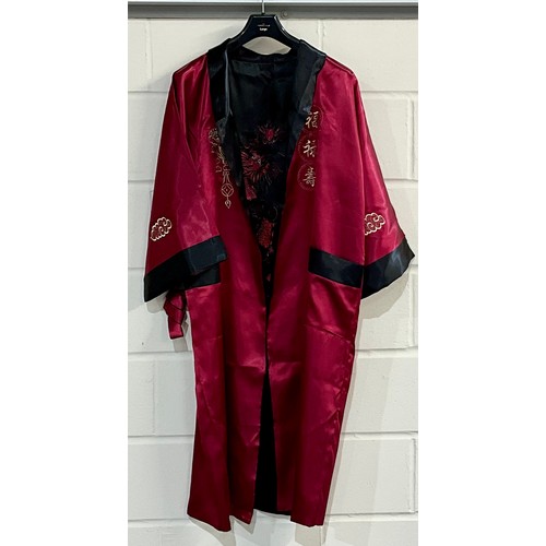 435 - KIMONO, A REVERSABLE BLACK 7 RED KIMONO WITH DRAGON DESIGN