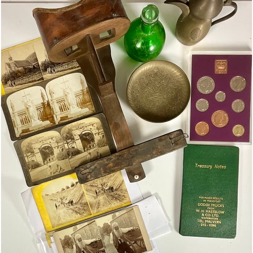 427 - MISC. ITEMS INC. STEREOSCOPE VIEWER AND CARDS, 1970 ROYAL MINT CASED SET OF COINAGE, SMALL GLASS VAS... 