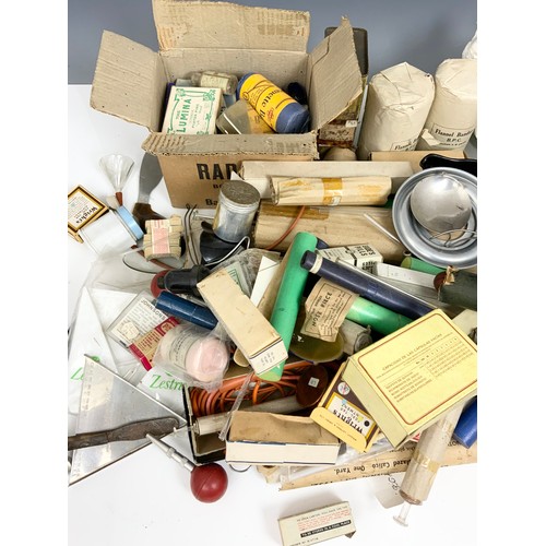 443 - LARGE QUANTITY OF VINTAGE MISCELLANEOUS MEDICAL ITEMS ADVISED FROM MANDERS CHEMIST MALVERN