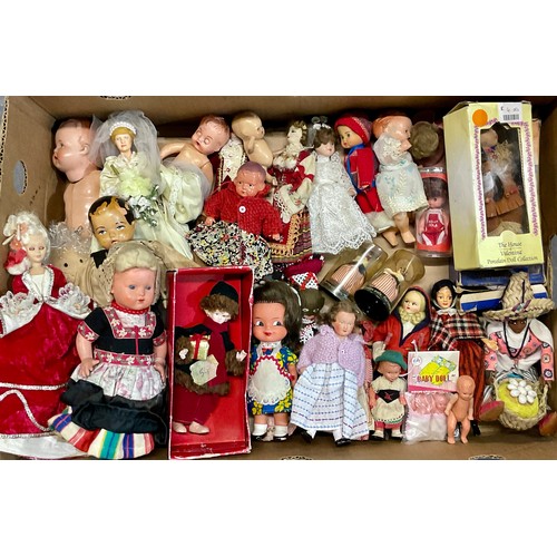 461 - QTY. COSTUME DOLLS