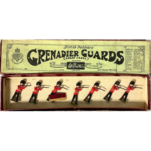 221 - BRITAINS MILITARY FIGURES, COLDSTREAM GUARDS, GRENADIER GUARDS - 1ST FOOT GUARDS SET 34, & GREAT COA... 