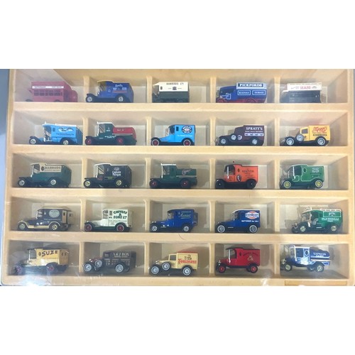 186 - MATCHBOX YESTERYEAR WALL MOUNTABLE PLASTIC DISPLAY CABINET, WITH 25 YESTERYEARS. T/W A BOX OF APPROX... 