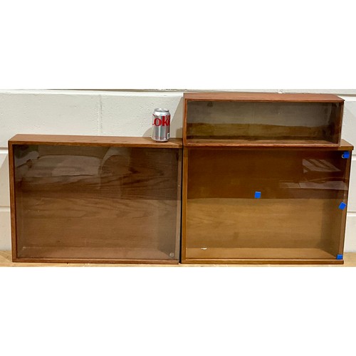 290 - 3 BESPOKE MODELLERS DISPLAY CABINETS, 2 APPROX. 61 CM X 46 CM AND 1 SMALLER, APPROX. 56 x 17cm.  NO ... 