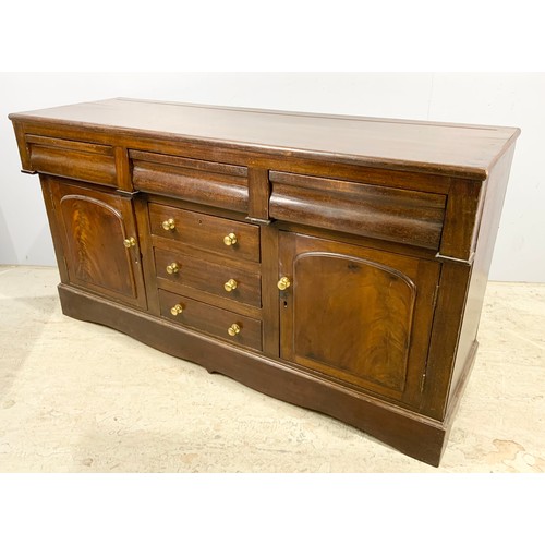 667 - MAHOGANY DRESSER BASE / SIDEBOARD WIDTH 165cm