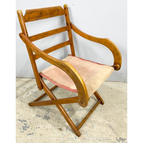 675 - FOLDING CAMPAIGN CHAIR