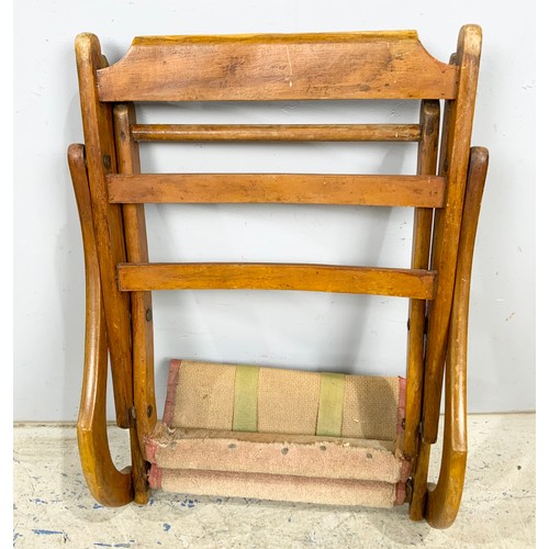 675 - FOLDING CAMPAIGN CHAIR