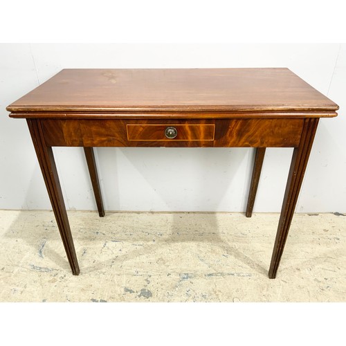 678 - MAHOGANY TEA TABLE WITH SINGLE DRAWER