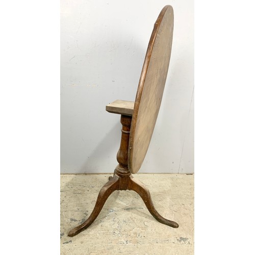 649 - ANTIQUE OAK TILT TOP TABLE. ON TRIPOD BASE 79cm DIAMETER