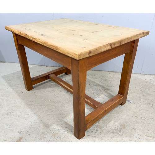 652 - PINE KITCHEN TABLE 106cm x 75cm