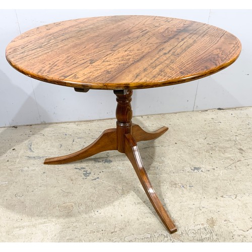 655 - GOOD QUALITY ROUND KITCHEN TABLE ON TRIPOD BASE 100cm  DIAMETER