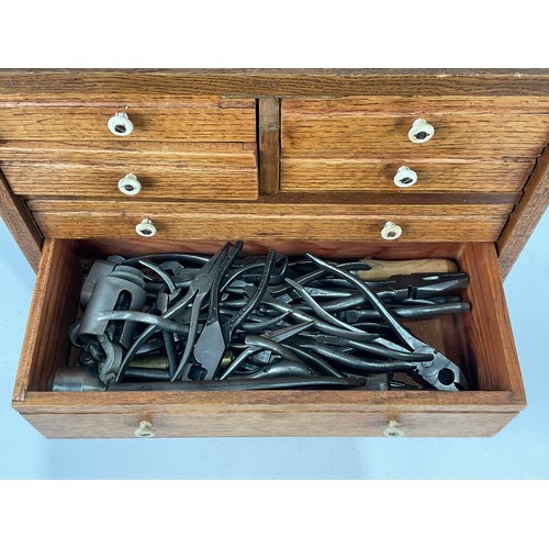 513 - WOODEN MULTI DRAWER TOOL CABINET AND ENGINEERING TOOL CONTENTS