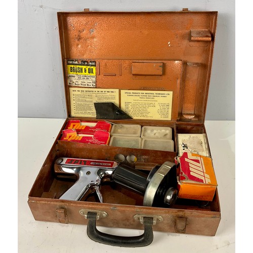 510 - VINTAGE SPIT MATIC NAILER AND ACCESSORIES IN FITTED METAL CASE