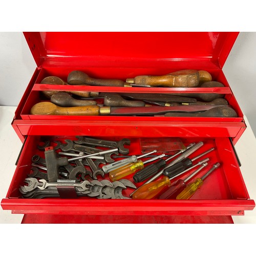 526 - METAL TOOL BOX AND CONTENTS