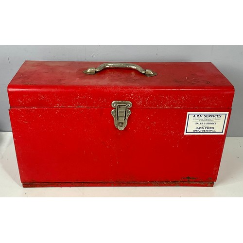 526 - METAL TOOL BOX AND CONTENTS