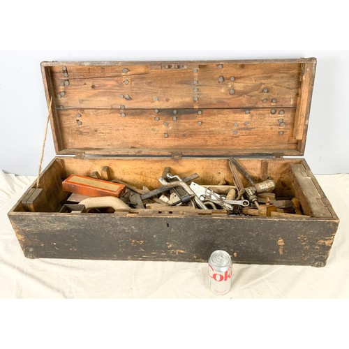 523 - LARGE WOODEN TOOLBOX WITH CONTENTS 95cm x 35cm x 24cm