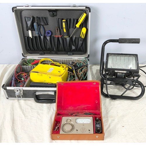 530 - ELECTRIC TESTING EQUIPMENT & A HALOGEN LIGHT