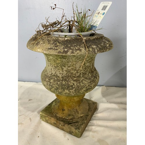 596 - 3 ANTIQUE WEATHERED GRADUATED COMPOSITE GARDEN URNS. TALLEST APPROX. 32cm