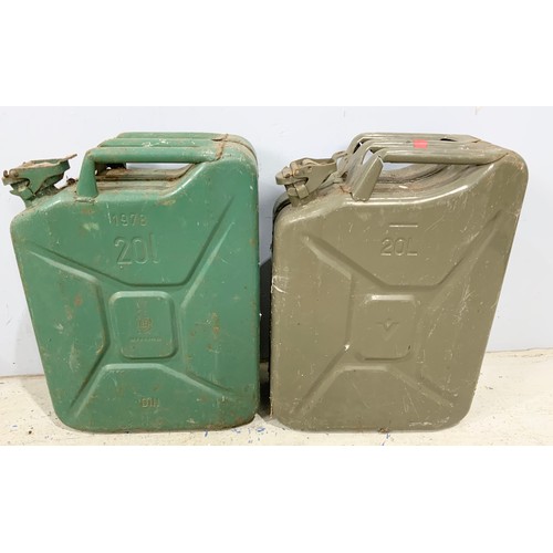 570 - 4 METAL  20L JERRY CANS