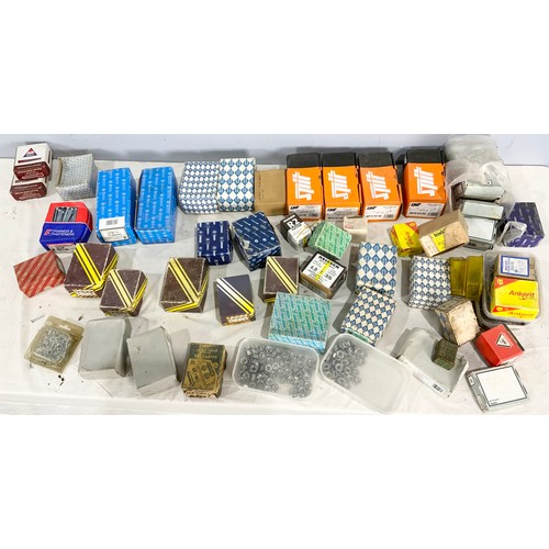 553 - LARGE QUANTITY OF FIXINGS, SCREWS  ETC