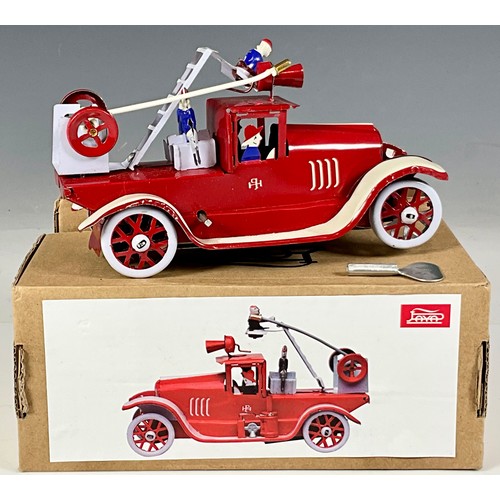 289 - TWO MODERN TIMPLATE MODELS FAYA 1905 FIRE ENGINE BOXED & A TINPLATE MOTORCYCLE & SIDE CAR