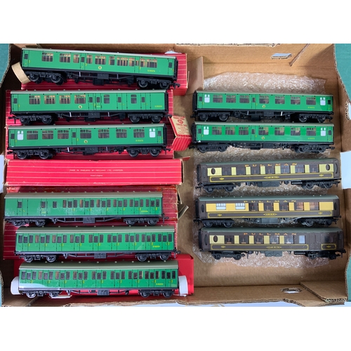 418 - HORNBY DUBLO SOUTHERN REGION MK1 COACHES, 2 X BOXED 4054 (PART END FLAP MISSING), BOXED 4055 BSK, PL... 