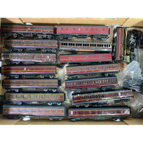 415 - EXLEY, HAMBLINGS & SIMILAR, 00 SCALE, COLLECTION OF 14 COACHES PLUS 6 WHEEL STOVE, MIXED CONDITION P... 